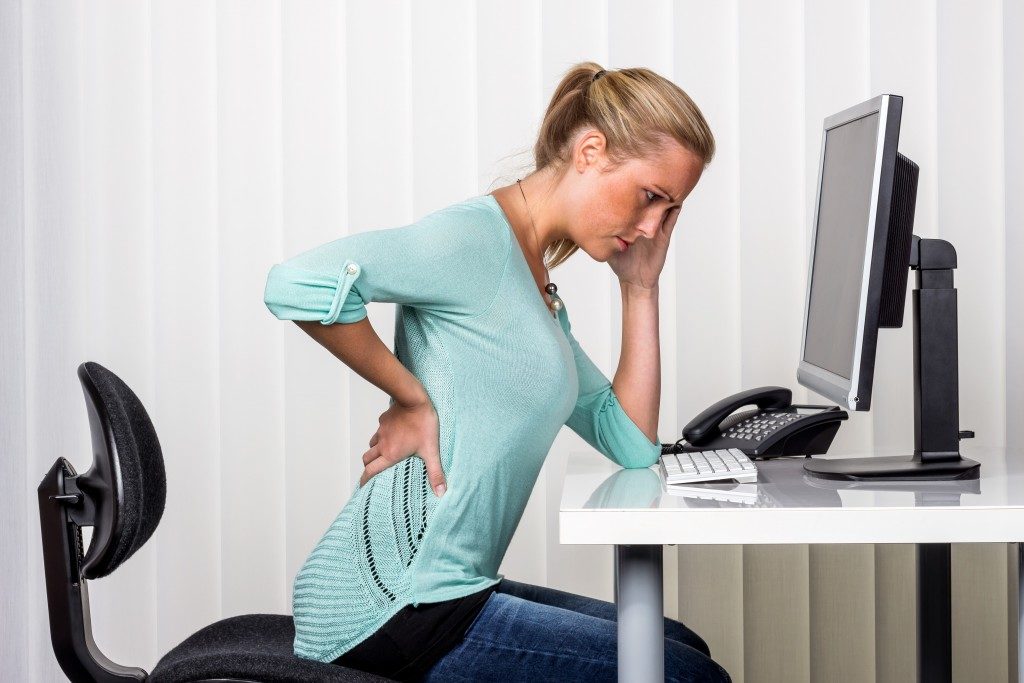 woman having pain on her hip