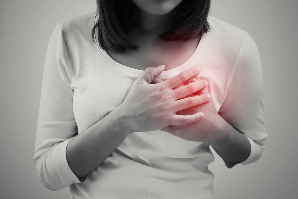 woman having chest pains